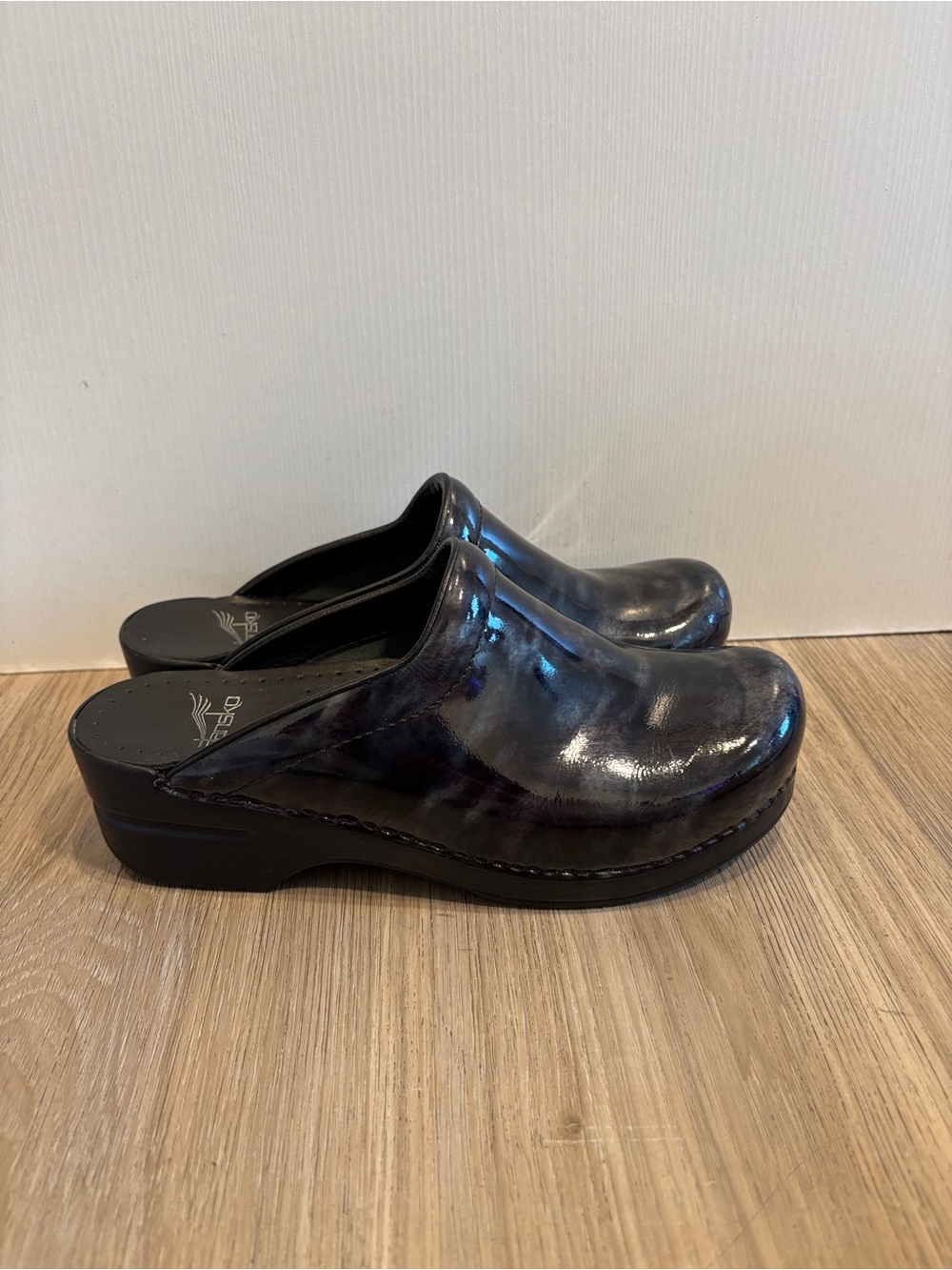 Dansko Professional Nurse Blue & Black Marble Patent Leather Clogs / Mules Sz 38